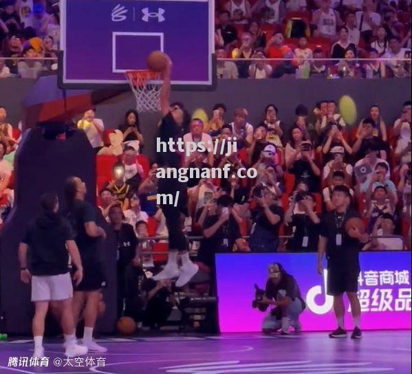 江南体育-NBA东部决赛战局激烈，热火压哨得分获胜