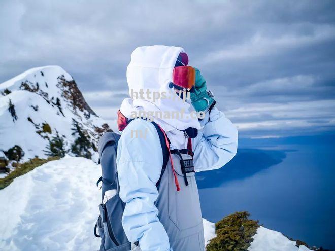 江南体育-瑞士滑雪选手勇攀高峰，冰雪奇缘